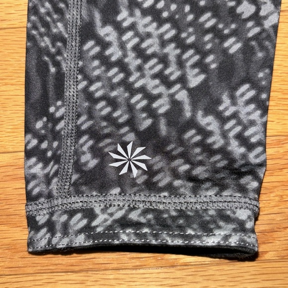 Athleta Westchester Chaturanga Reversible Leggings Black & White Plaid Sz Small - Picture 5 of 8